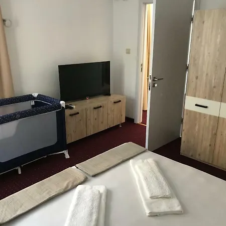 Gæstehus Theona 4*