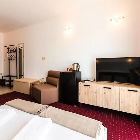 Gæstehus Theona 4*