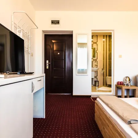 Gæstehus Theona 4*