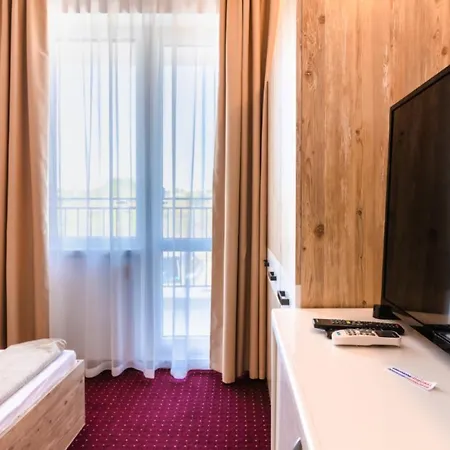 Theona 4* Obzor